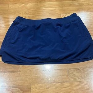 Vineyard vines women’s navy blue skort size xlarge.